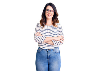 Obraz premium Beautiful young brunette woman wearing casual clothes and glasses happy face smiling with crossed arms looking at the camera. positive person.