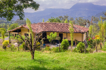 Obraz premium Country home on a blue sky