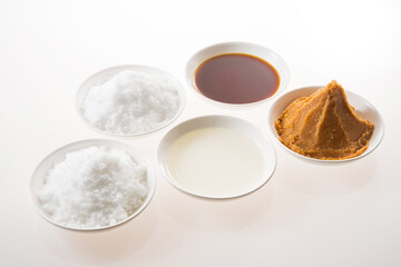 砂糖　塩　酢　醤油　味噌「調味料のさしすせそ」