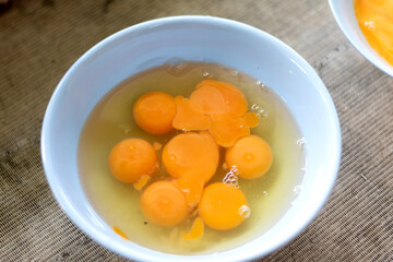 .The yolks and whites are placed in a blue bowl.