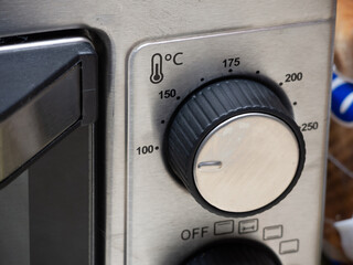Temperature control in electric oven, coocking concept