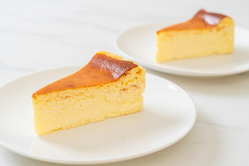 burn cheesecake on white plate