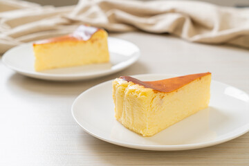 burn cheesecake on white plate