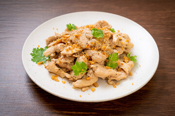 stir-fried chicken with garlic