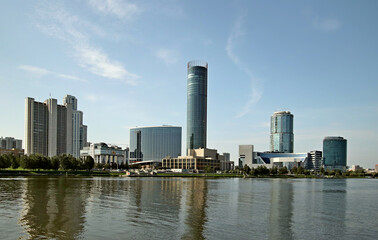 Naklejka premium city skyline at sunset