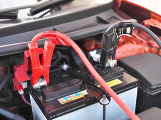自動車のバッテリー　ブースターケーブル
