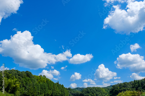 写真素材 真夏の青空と山 背景素材 8月 コピースペース Wall Mural Rummy Rummy