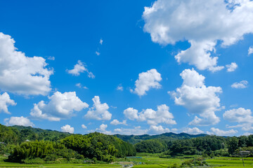 青空と農村の田園風景　京都府木津川市