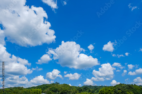 写真素材 真夏の青空と山 背景素材 8月 コピースペース Wall Mural Rummy Rummy 写真素材 真夏の青空と山 背景素材 8月 コピースペース Wall Mural Rummy Rummy
