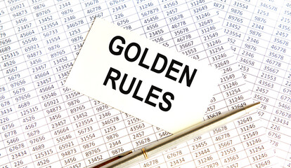 Obraz premium The inscription on the GOLDEN RULES business card. Attached to a corkboard for comments and ideas.
