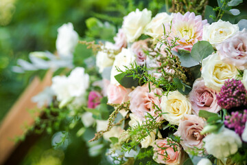 Obraz na płótnie Canvas Fresh flower decoration of a wedding arch - pink and white fresh flowers. Fresh roses flower arrangement