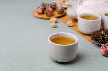 Obraz na płótnie Canvas Traditional green tea in a ceramic dish
