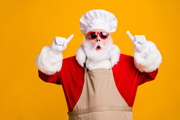 Photo of amazed santa claus point index finger chef hat christmas x-mas holly jolly meal...
