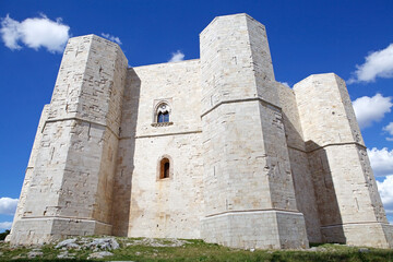 Fototapeta na wymiar Castel del Monte, Castle of the Mountain, Apulia, Italy