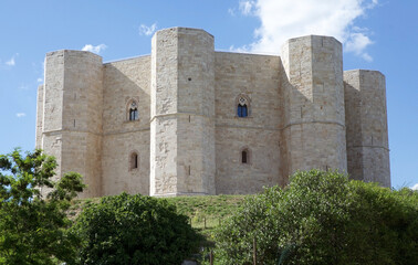 Fototapeta na wymiar Castel del Monte, Castle of the Mountain, Apulia, Italy