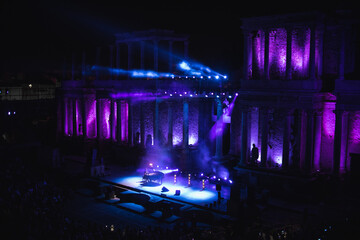 Roman Theatre of Mérida at night during the classical theatre festival and concerts  - obrazy, fototapety, plakaty