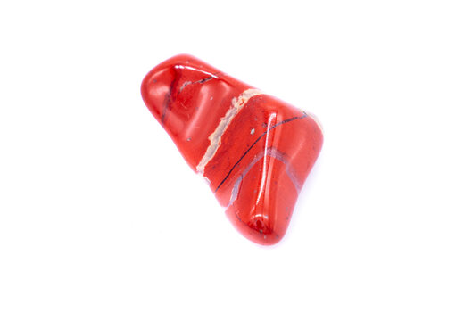 roter Jaspis Edelsteine isoliert auf wei&szlig;en Hintergrund