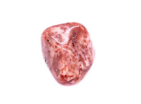 Heliolite Edelstein isoliert auf wei&szlig;en Hintergrund