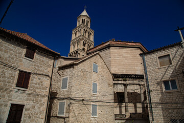 Fototapeta na wymiar Catedral de Split vista desde callejuelas posteriores