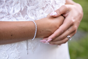 Details of the groom and bride on the day of their wedding