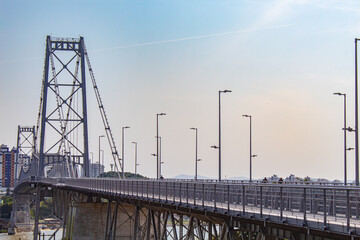 Obraz premium Símbolo da cidade de florianopolis a Ponte Hercílio Luz, Florianópolis, Santa Catarina, Brasil