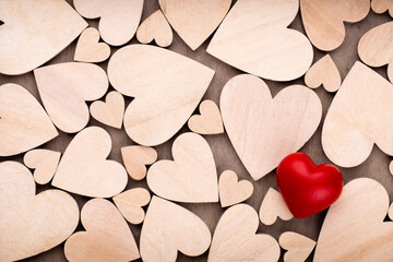 Obraz premium Red heart, valentine day greeting card. Wooden hearts background.