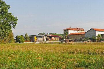 Fattoria nella pianura di Santhi&agrave; - Piemonte