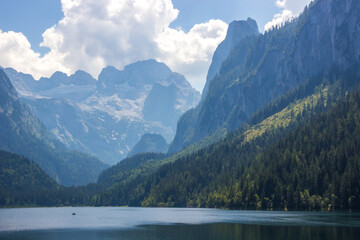 Fototapeta na wymiar sunny day on Lake Voredere Gosausee in the Austrian Alps