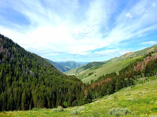 Obraz premium Ridge line leading to the Pioneer Cabin in Sun Valley