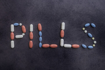 Pills lettering- napis z tabletek- pills