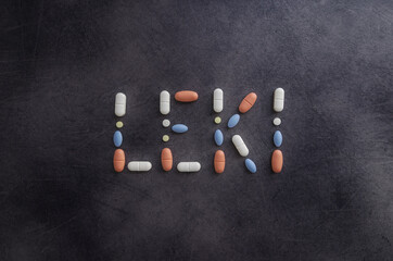 Pills lettering- napis z tabletek- leki