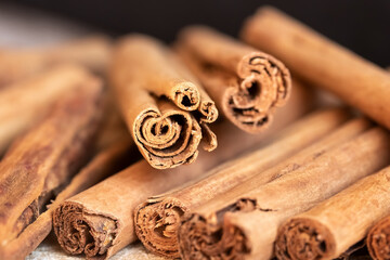 Close up of Ceylon cinnamon sticks - obrazy, fototapety, plakaty