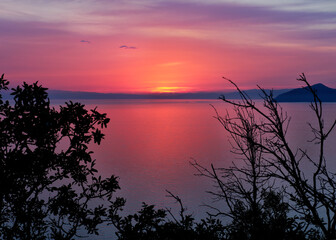 Fototapeta na wymiar Foto scattata al tramonto lungo il sentiero che collega Sestri Levante con Punta Manara.