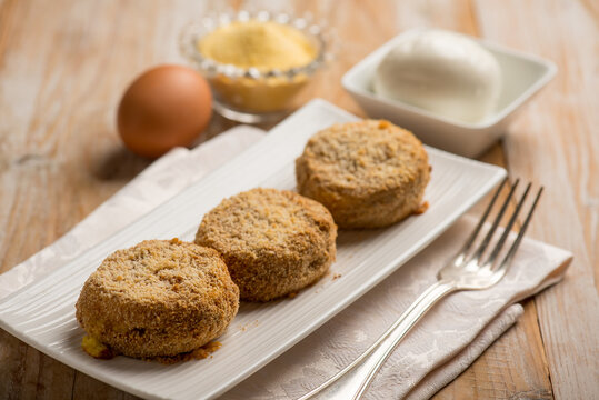 mozzarella in carrozza traditional italian food