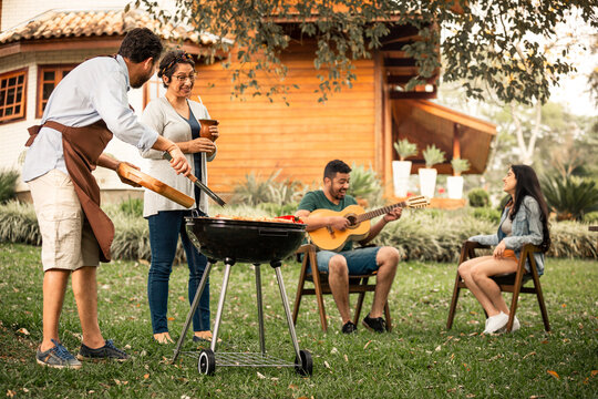 Churrasco com a fam&iacute;lia ao ar livre