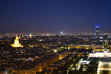 Fototapeta na wymiar Paris vue de nuit depuis la tour eiffel