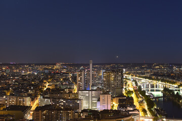 Fototapeta na wymiar Paris vue de nuit depuis la tour eiffel