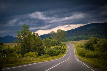 Naklejka premium Road in the mountains