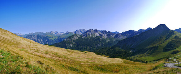 Fototapeta na wymiar Oberstdorf, Deutschland: Alpines Panorama