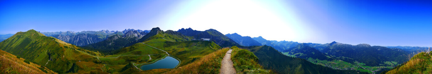 Kleinwalsertal, Österreich: Panorama um die Kanzelwand