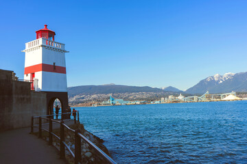Fototapeta na wymiar Lighthouse on the waterfront 