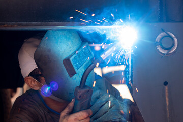 welder working in the factory