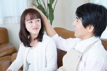 Obraz premium 会話する夫婦