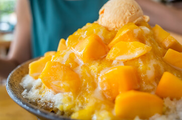 famous Taiwanese snacks of mango shaved ice