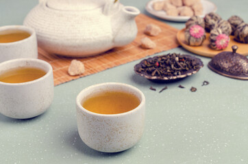 Obraz na płótnie Canvas Traditional green tea in a ceramic dish