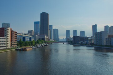 Fototapeta premium 朝潮大橋からの眺め 勝どき方面 朝潮運河 ビル景