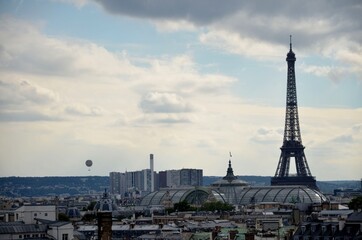 Fototapeta na wymiar the eiffel tower in paris, symbol of france in the world