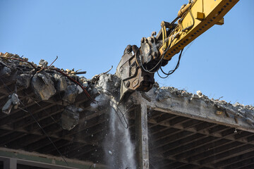 destruction renovation immobilier beton dechet building amenagement construction bulldozer