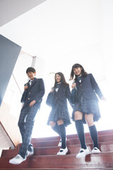 Fototapeta premium 階段を下りる高校生
