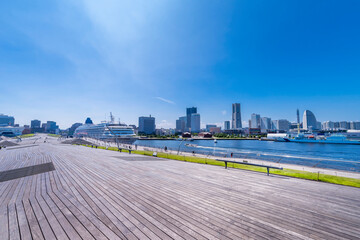 横浜大さん橋と横浜みなとみらいの風景